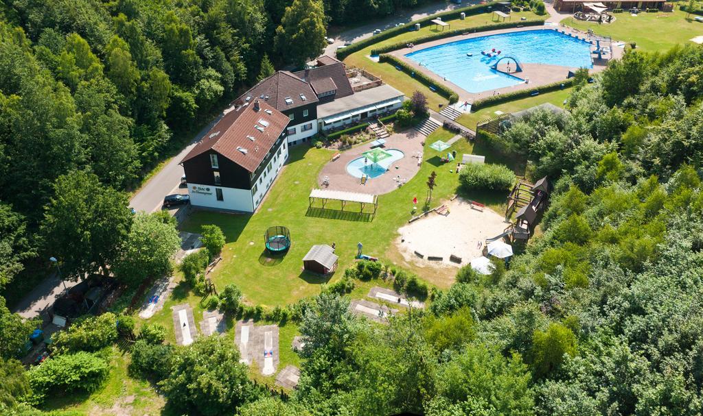 Hotel Im Tannengrund Лангелсхайм Екстериор снимка