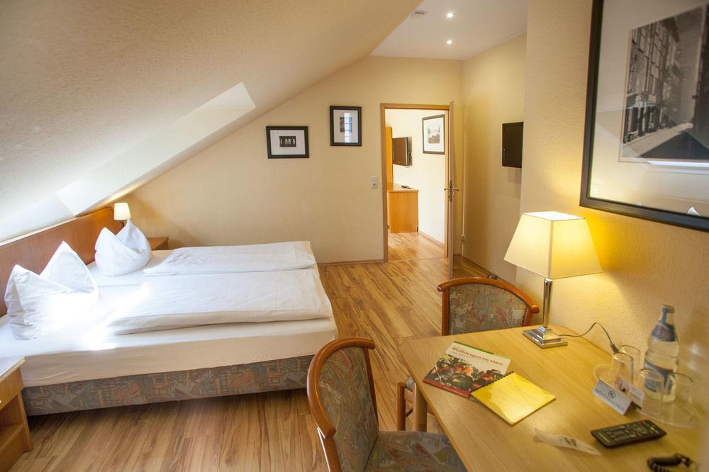 Hotel Im Tannengrund Лангелсхайм Екстериор снимка