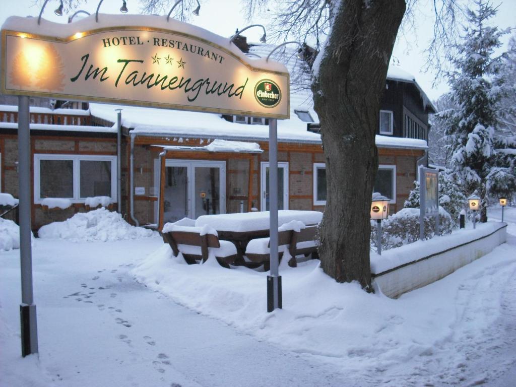 Hotel Im Tannengrund Лангелсхайм Екстериор снимка
